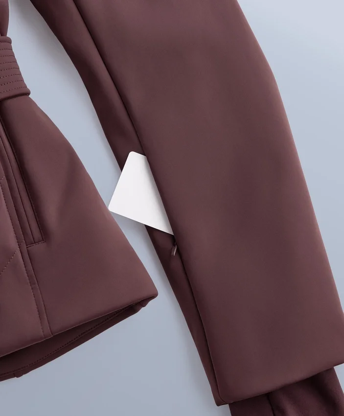Geci de schi Primaloft® rezistentă la apă, cu croială super-ajustată Geci de schi Primaloft® rezistentă la apă, cu croială super-ajustată