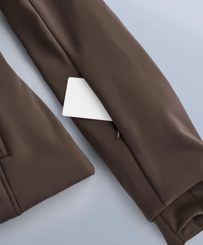 Geci de schi Primaloft® rezistentă la apă, cu croială super-slim Geci de schi Primaloft® rezistentă la apă, cu croială super-slim