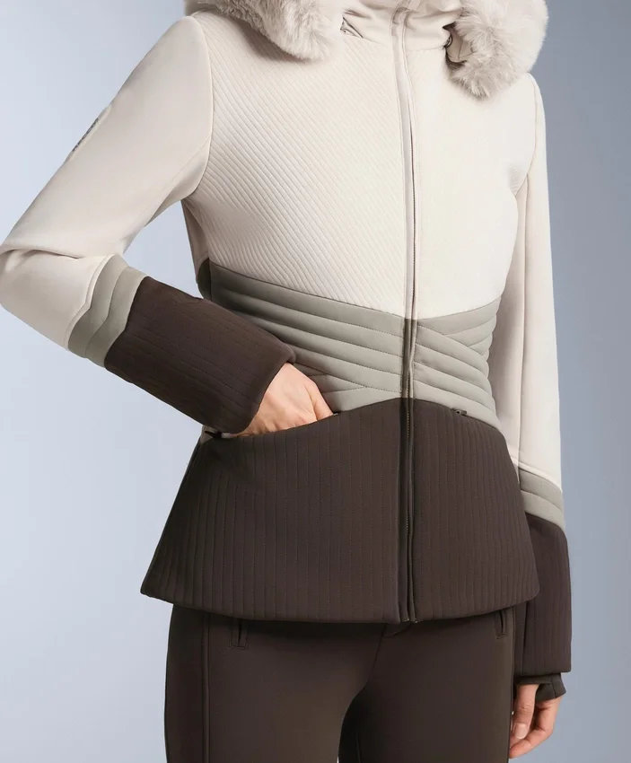Geci de schi Primaloft® super-ajustate, rezistente la apă, cu blocuri de culoare Geci de schi Primaloft® super-ajustate, rezistente la apă, cu blocuri de culoare