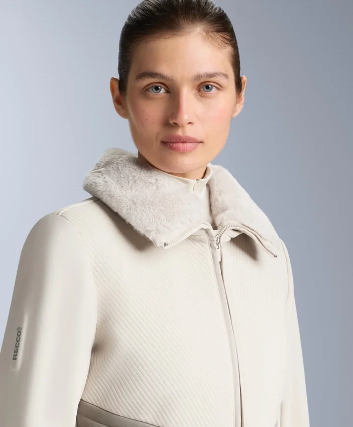Geci de schi Primaloft® super-ajustate, rezistente la apă, cu blocuri de culoare Geci de schi Primaloft® super-ajustate, rezistente la apă, cu blocuri de culoare