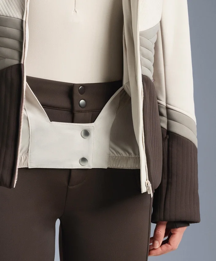 Geci de schi Primaloft® super-ajustate, rezistente la apă, cu blocuri de culoare Geci de schi Primaloft® super-ajustate, rezistente la apă, cu blocuri de culoare
