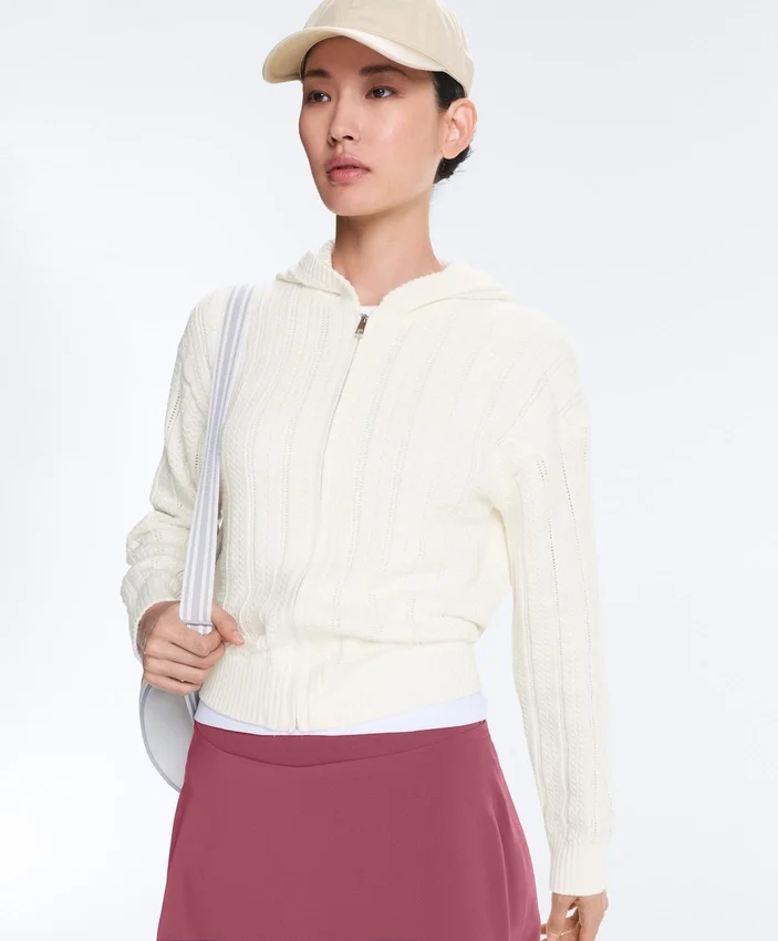 Geci din tricot ajurat cu glugă Geci din tricot ajurat cu glugă