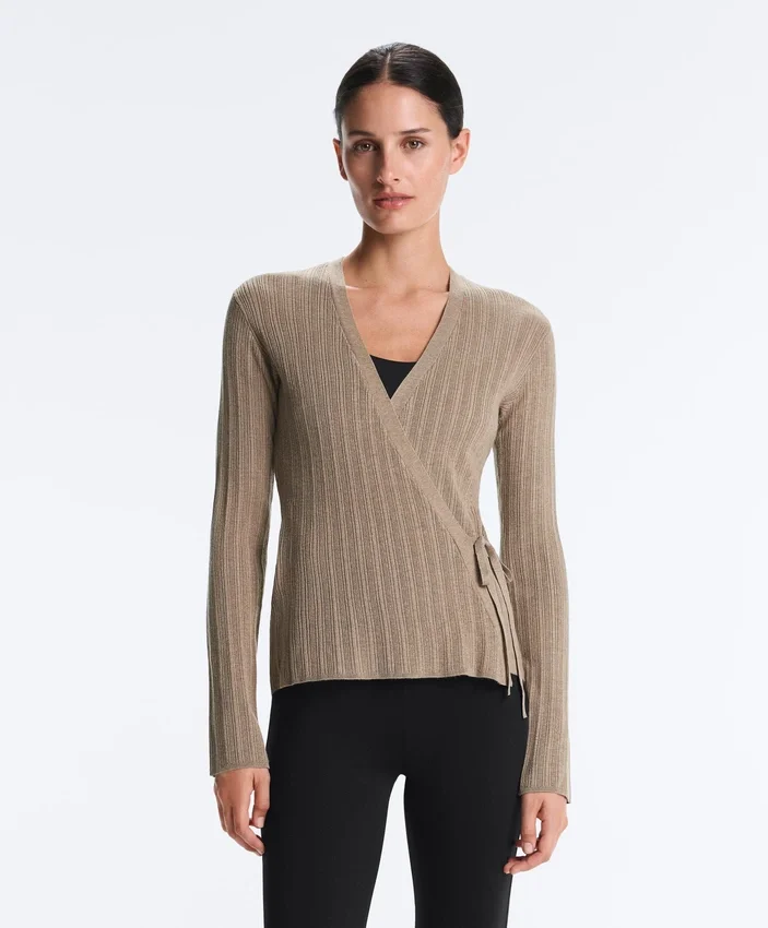 Geci din tricot cu nervuri, cu închidere cu legături laterale Geci din tricot cu nervuri, cu închidere cu legături laterale
