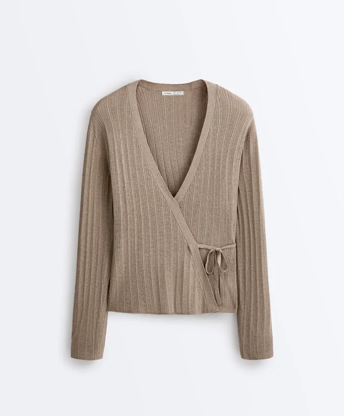 Geci din tricot cu nervuri, cu închidere cu legături laterale Geci din tricot cu nervuri, cu închidere cu legături laterale