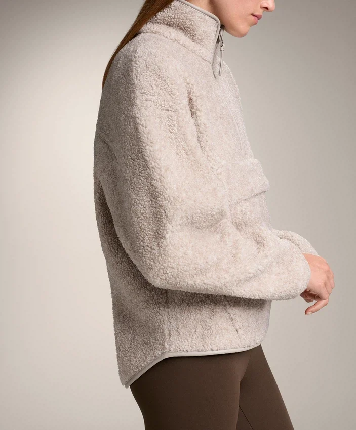 Hanorac din geci din piele de oaie cu buzunar frontal Hanorac din geci din piele de oaie cu buzunar frontal