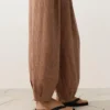 Pantaloni balon din in 100% cu imprimeu în dungi Pantaloni balon din in 100% cu imprimeu în dungi