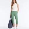 Pantaloni capri din piqué cu bucle pentru curea din bumbac Pantaloni capri din piqué cu bucle pentru curea din bumbac