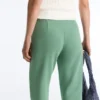 Pantaloni capri din piqué cu bucle pentru curea din bumbac Pantaloni capri din piqué cu bucle pentru curea din bumbac