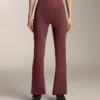 Pantaloni Comfortlux cu talie înaltă și croi evazat Pantaloni Comfortlux cu talie înaltă și croi evazat