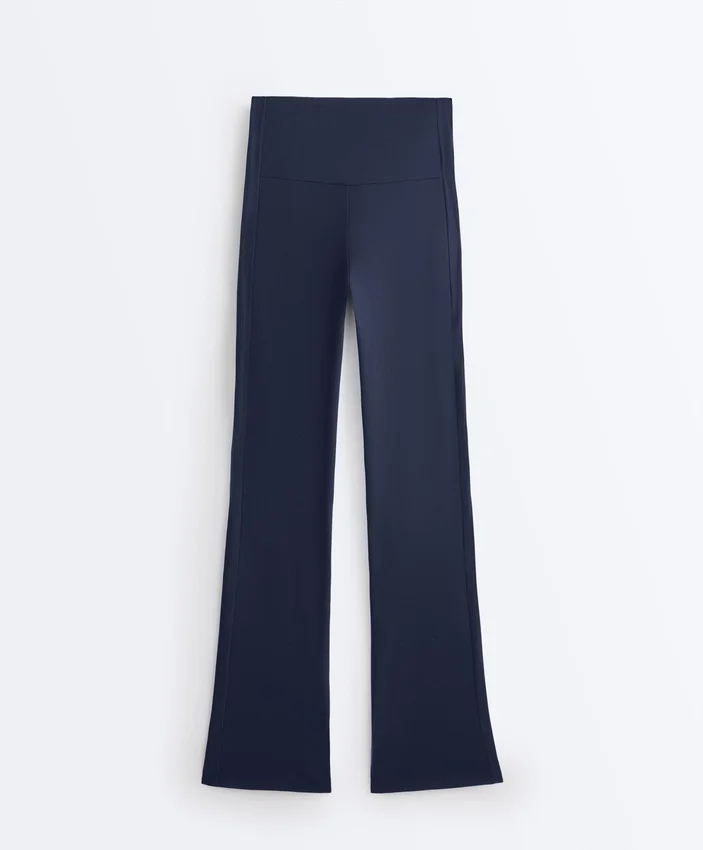 Pantaloni Comfortlux cu talie înaltă și croi evazat Pantaloni Comfortlux cu talie înaltă și croi evazat