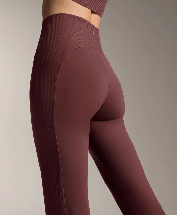 Pantaloni Comfortlux cu talie înaltă și croi evazat Pantaloni Comfortlux cu talie înaltă și croi evazat