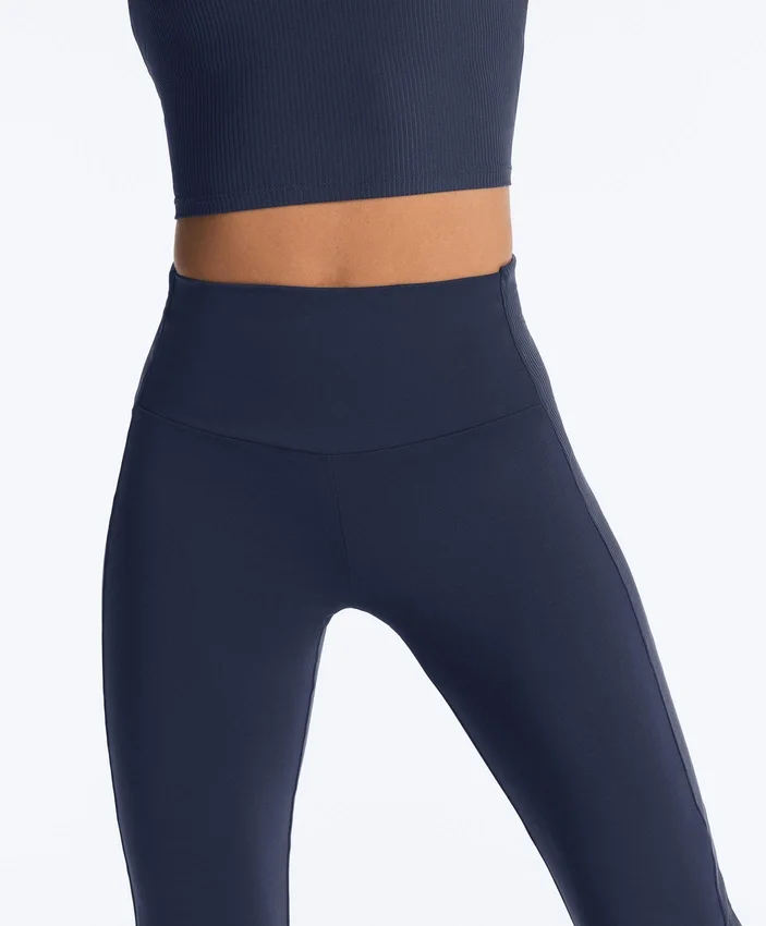 Pantaloni Comfortlux cu talie înaltă și croi evazat Pantaloni Comfortlux cu talie înaltă și croi evazat