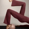 Pantaloni Comfortlux cu talie înaltă și croi evazat Pantaloni Comfortlux cu talie înaltă și croi evazat