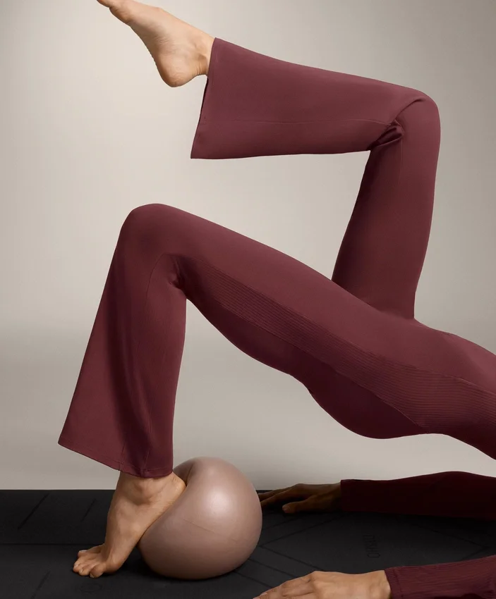 Pantaloni Comfortlux cu talie înaltă și croi evazat Pantaloni Comfortlux cu talie înaltă și croi evazat