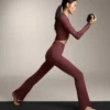 Pantaloni Comfortlux cu talie înaltă și croi evazat Pantaloni Comfortlux cu talie înaltă și croi evazat