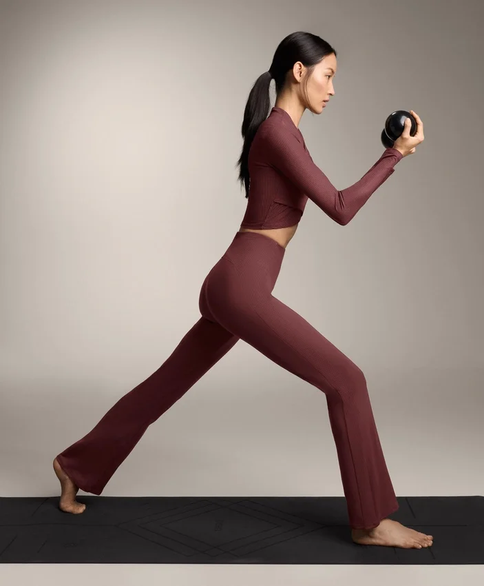 Pantaloni Comfortlux cu talie înaltă și croi evazat Pantaloni Comfortlux cu talie înaltă și croi evazat