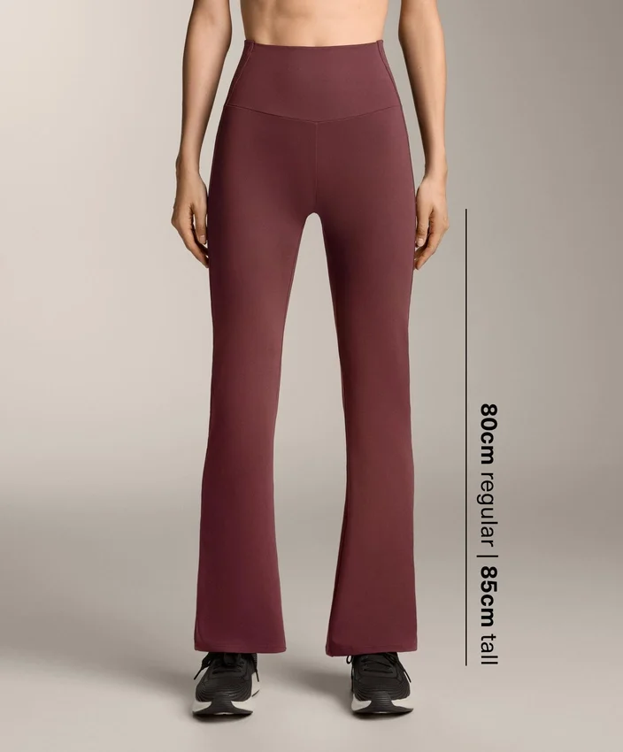 Pantaloni Comfortlux cu talie înaltă și croi evazat Pantaloni Comfortlux cu talie înaltă și croi evazat