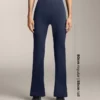 Pantaloni Comfortlux cu talie înaltă și croi evazat Pantaloni Comfortlux cu talie înaltă și croi evazat