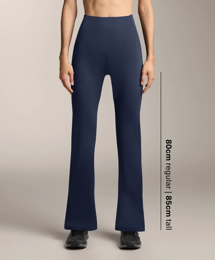 Pantaloni Comfortlux cu talie înaltă și croi evazat Pantaloni Comfortlux cu talie înaltă și croi evazat