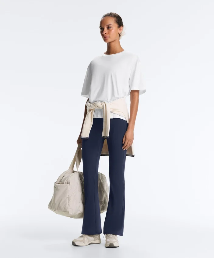 Pantaloni Comfortlux cu talie înaltă și croi evazat Pantaloni Comfortlux cu talie înaltă și croi evazat