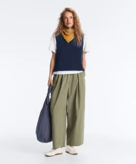 Pantaloni conici plisați din bumbac 100%