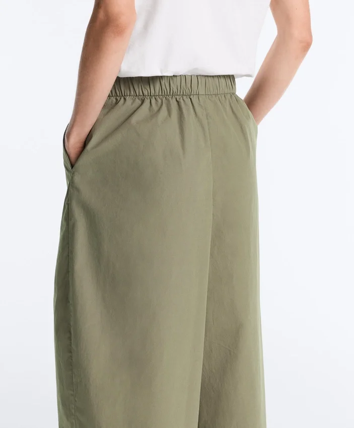 Pantaloni conici plisați din bumbac 100% Pantaloni conici plisați din bumbac 100%