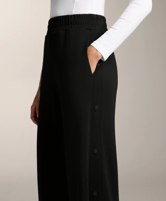 Pantaloni cu croi drept, cu nasturi și bordură din modal Soft Touch Pantaloni cu croi drept, cu nasturi și bordură din modal Soft Touch