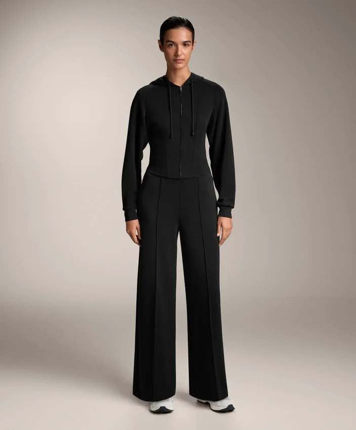 Pantaloni cu croi drept, din modal și cu pliuri Pantaloni cu croi drept, din modal și cu pliuri