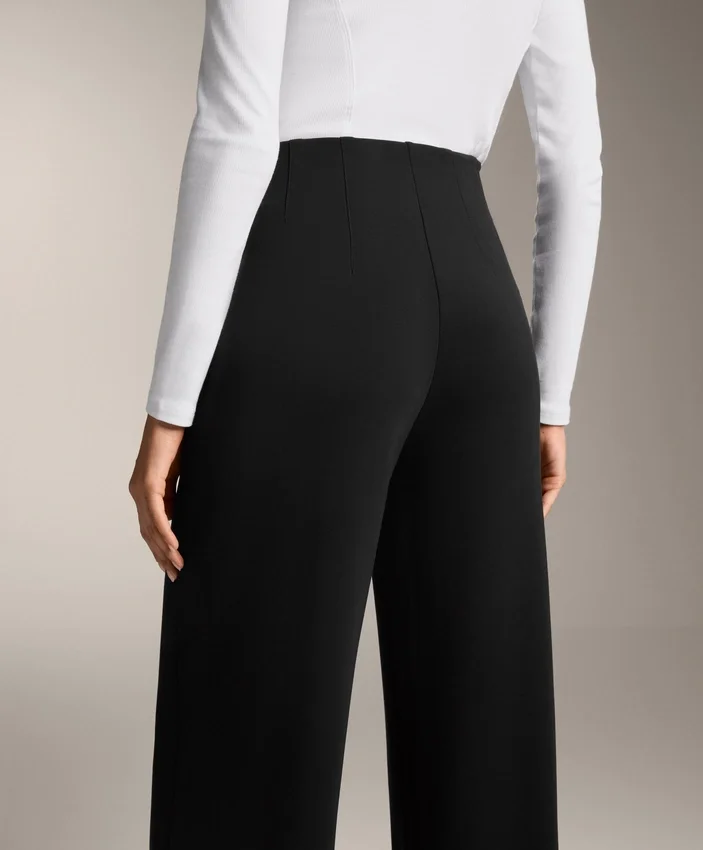 Pantaloni cu croi drept, din modal și cu pliuri Pantaloni cu croi drept, din modal și cu pliuri