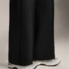 Pantaloni cu croi drept, din modal și cu pliuri Pantaloni cu croi drept, din modal și cu pliuri