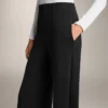 Pantaloni cu croi drept, din modal și cu pliuri Pantaloni cu croi drept, din modal și cu pliuri