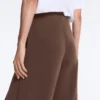 Pantaloni cu croi drept, din modal Soft Touch la atingere și cu bordură Pantaloni cu croi drept, din modal Soft Touch la atingere și cu bordură