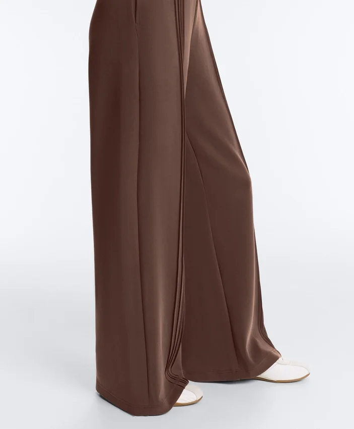 Pantaloni cu croi drept, din modal Soft Touch la atingere și cu bordură Pantaloni cu croi drept, din modal Soft Touch la atingere și cu bordură
