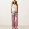 Pantaloni cu croi drept și dungi Pantaloni cu croi drept și dungi