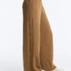 Pantaloni cu croi drept și structură tricotată lateral Pantaloni cu croi drept și structură tricotată lateral