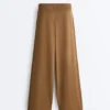 Pantaloni cu croi drept și structură tricotată lateral Pantaloni cu croi drept și structură tricotată lateral