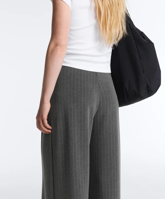 Pantaloni cu croi larg, cu dungi fine, din modal moale Soft Touch la atingere Pantaloni cu croi larg, cu dungi fine, din modal moale Soft Touch la atingere