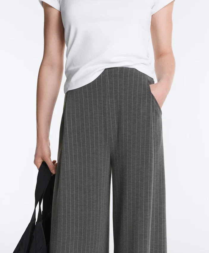 Pantaloni cu croi larg, cu dungi fine, din modal moale Soft Touch la atingere Pantaloni cu croi larg, cu dungi fine, din modal moale Soft Touch la atingere