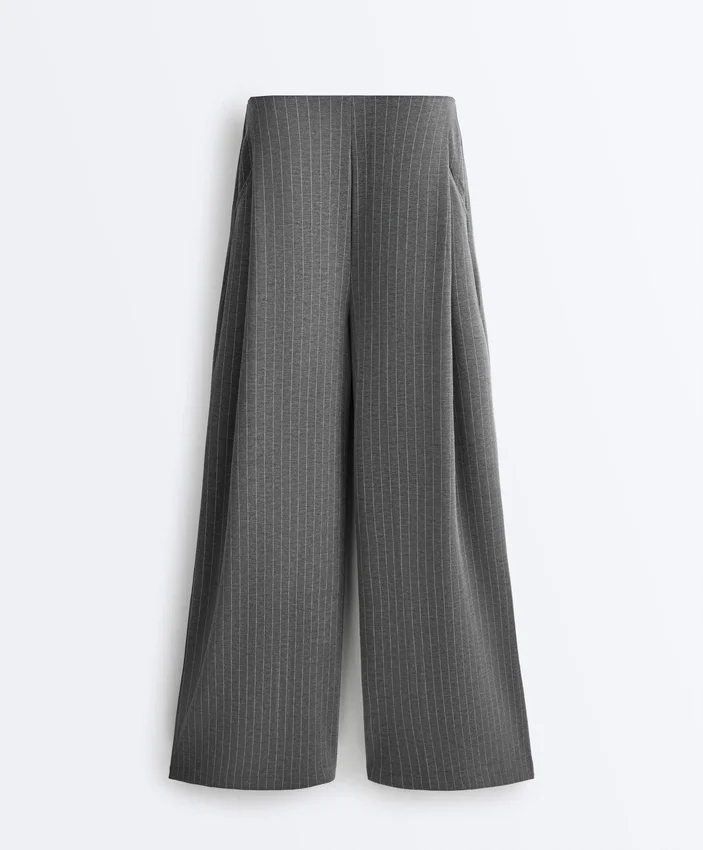 Pantaloni cu croi larg, cu dungi fine, din modal moale Soft Touch la atingere Pantaloni cu croi larg, cu dungi fine, din modal moale Soft Touch la atingere