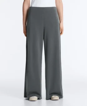 Pantaloni cu croi larg, cu textură Soft Touch, cu pliuri laterale și din modal