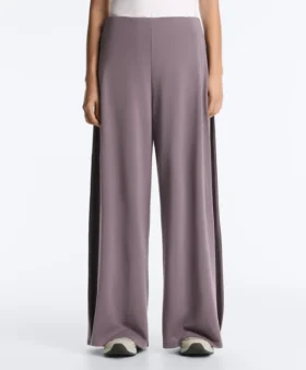 Pantaloni cu croi larg, cu textură Soft Touch, cu pliuri laterale și din modal