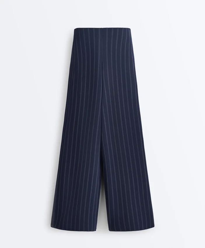 Pantaloni cu croi larg, cu textură Soft Touch, cu pliuri laterale și din modal Pantaloni cu croi larg, cu textură Soft Touch, cu pliuri laterale și din modal