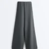 Pantaloni cu croi larg, cu textură Soft Touch, cu pliuri laterale și din modal Pantaloni cu croi larg, cu textură Soft Touch, cu pliuri laterale și din modal