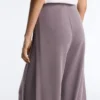 Pantaloni cu croi larg, cu textură Soft Touch, cu pliuri laterale și din modal Pantaloni cu croi larg, cu textură Soft Touch, cu pliuri laterale și din modal