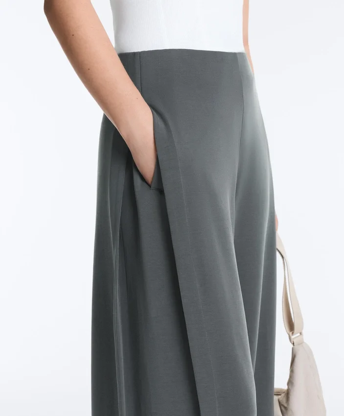 Pantaloni cu croi larg, cu textură Soft Touch, cu pliuri laterale și din modal Pantaloni cu croi larg, cu textură Soft Touch, cu pliuri laterale și din modal