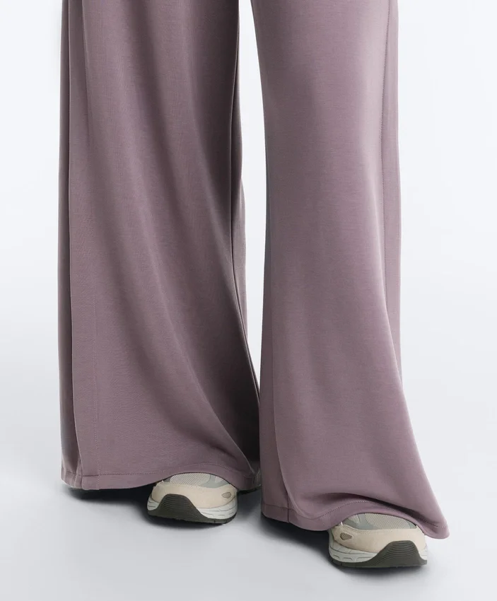 Pantaloni cu croi larg, cu textură Soft Touch, cu pliuri laterale și din modal Pantaloni cu croi larg, cu textură Soft Touch, cu pliuri laterale și din modal