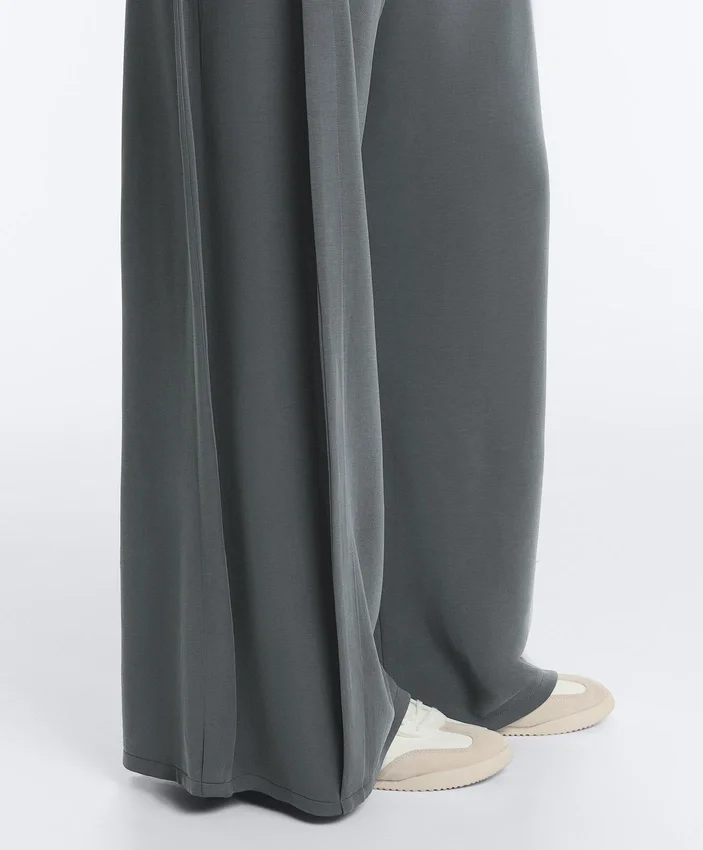 Pantaloni cu croi larg, cu textură Soft Touch, cu pliuri laterale și din modal Pantaloni cu croi larg, cu textură Soft Touch, cu pliuri laterale și din modal