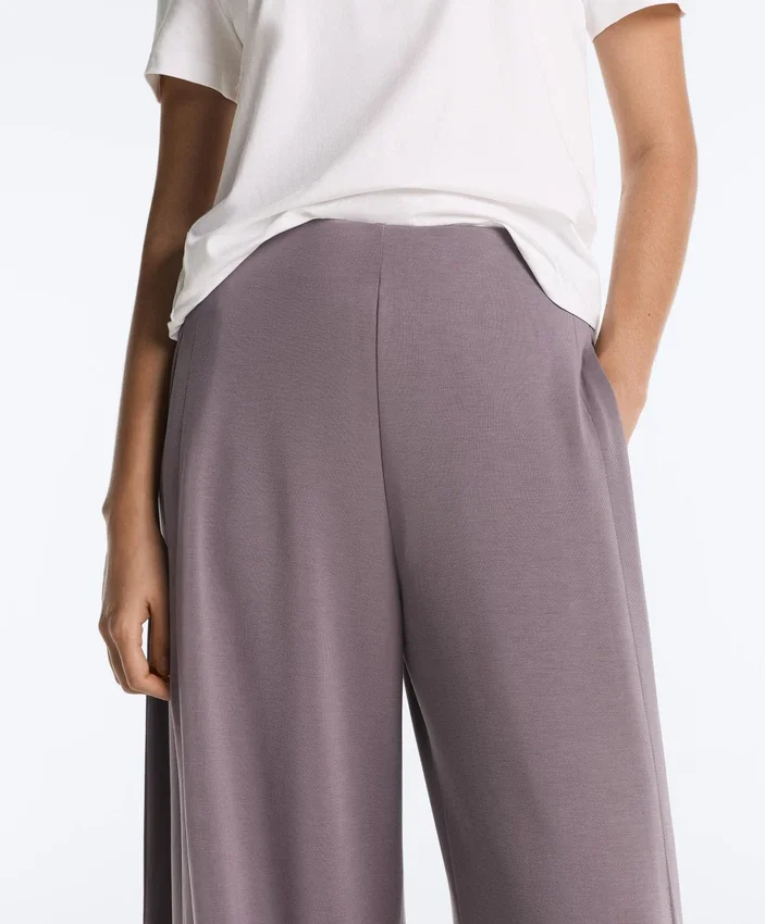 Pantaloni cu croi larg, cu textură Soft Touch, cu pliuri laterale și din modal Pantaloni cu croi larg, cu textură Soft Touch, cu pliuri laterale și din modal