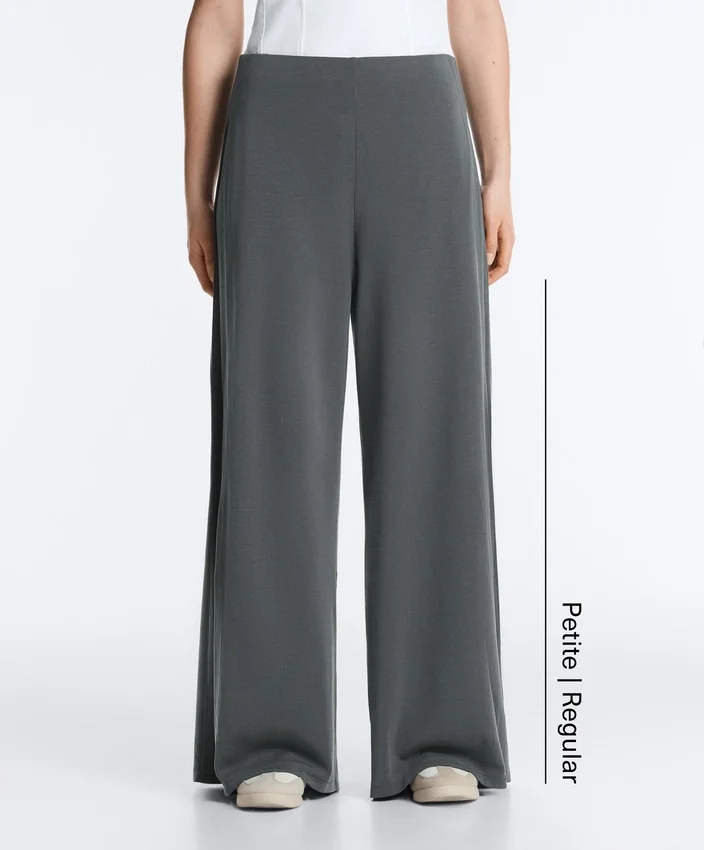 Pantaloni cu croi larg, cu textură Soft Touch, cu pliuri laterale și din modal Pantaloni cu croi larg, cu textură Soft Touch, cu pliuri laterale și din modal