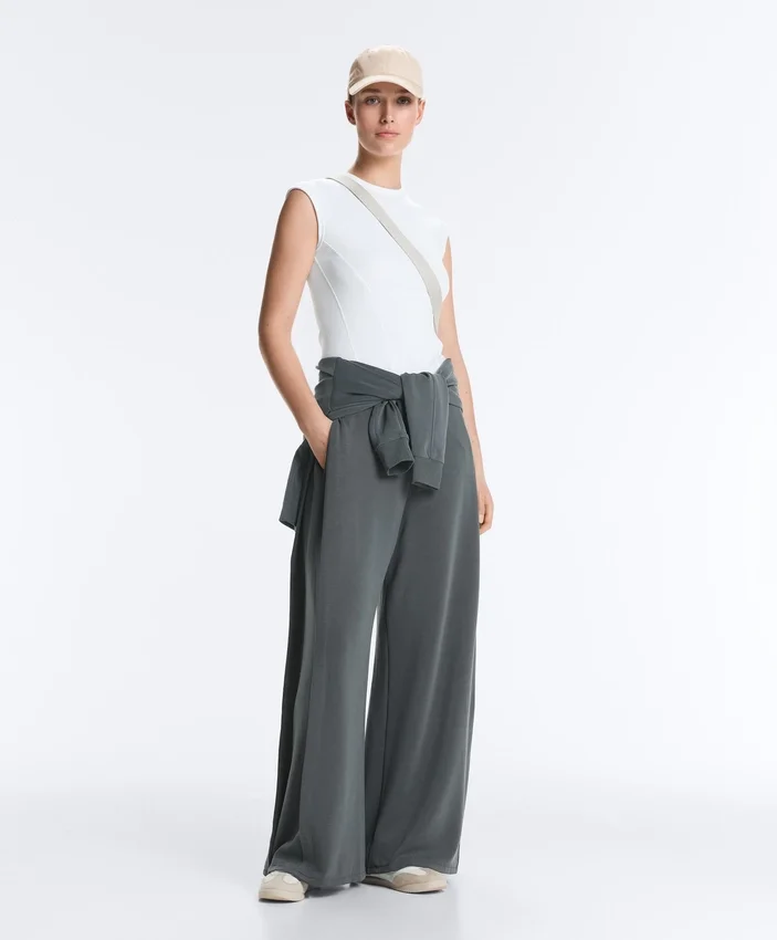 Pantaloni cu croi larg, cu textură Soft Touch, cu pliuri laterale și din modal Pantaloni cu croi larg, cu textură Soft Touch, cu pliuri laterale și din modal